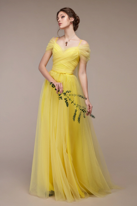 Длинное желтое вечернее платье 